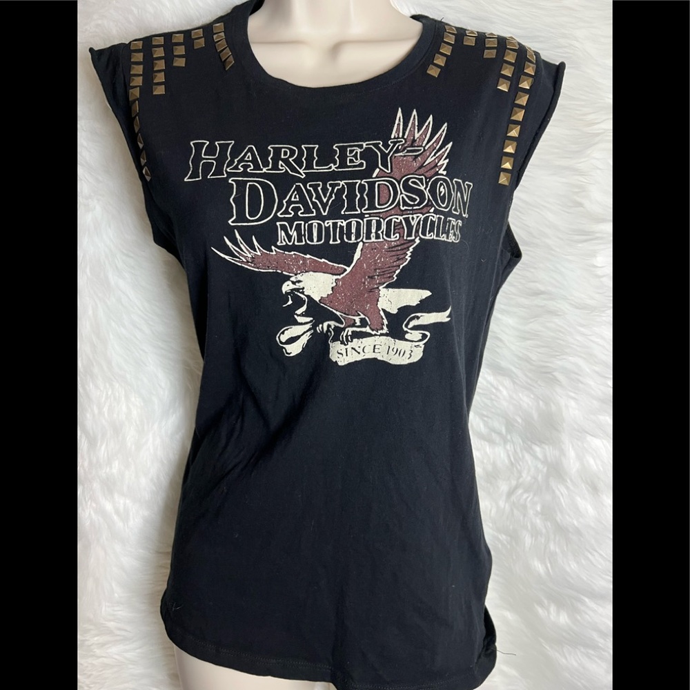NWOT Harley Davidson black logo shirt in black with metal grommets & cap sleeves